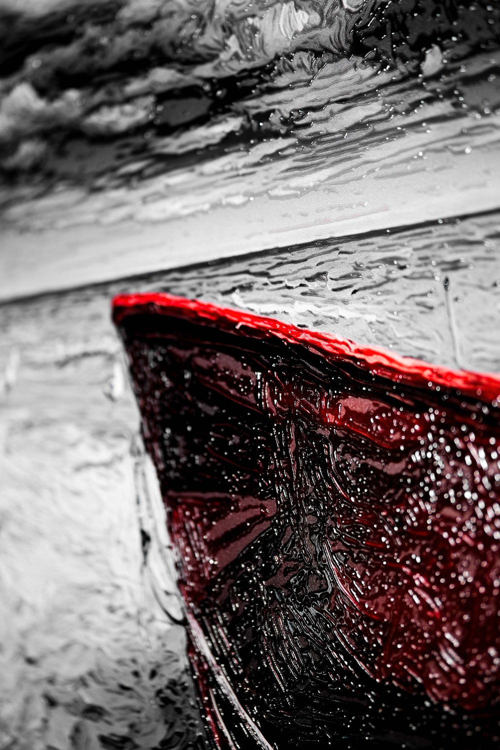 Noir Sahilin Kızıl Bekçisi — 3D Haptik Kabartmalı Yüksek Parlak Lüks Duvar Tablosu