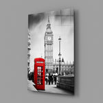 London selective-color panel bringing British mood to a contemporary living space