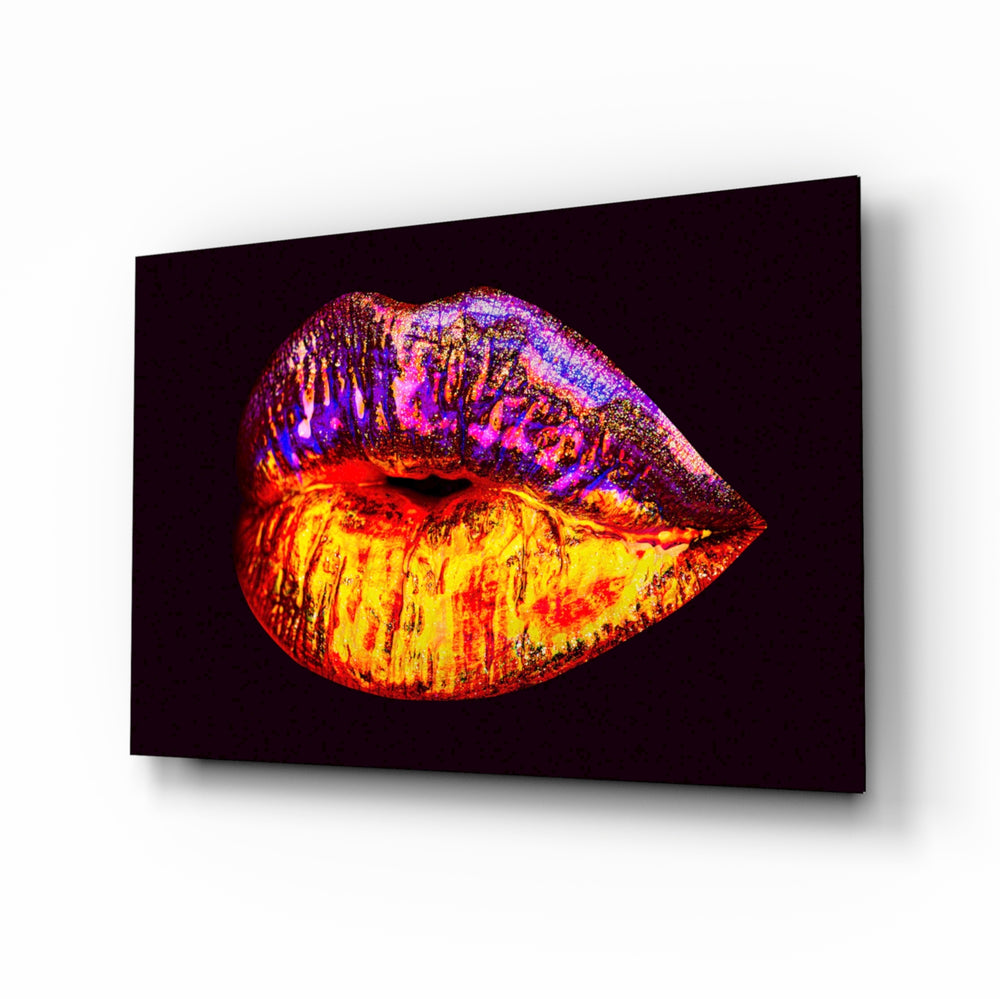 Fashion-fluid panel bringing bold drama to a contemporary studio