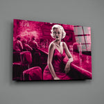Mono-glamour panel bringing cinematic glow to a contemporary lounge