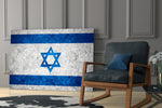 Patriotic yatay panel against an ivory-painted accent wall