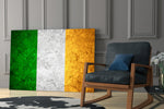 Patriotic yatay panel against an ivory-painted accent wall