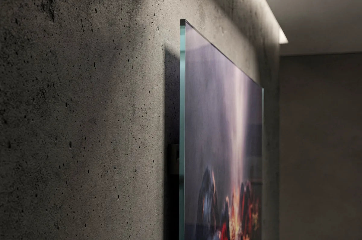 Floating steel mount shadow gap